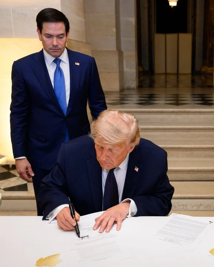 Trump firma el acuerdo con Irán para poner fin a la guerra