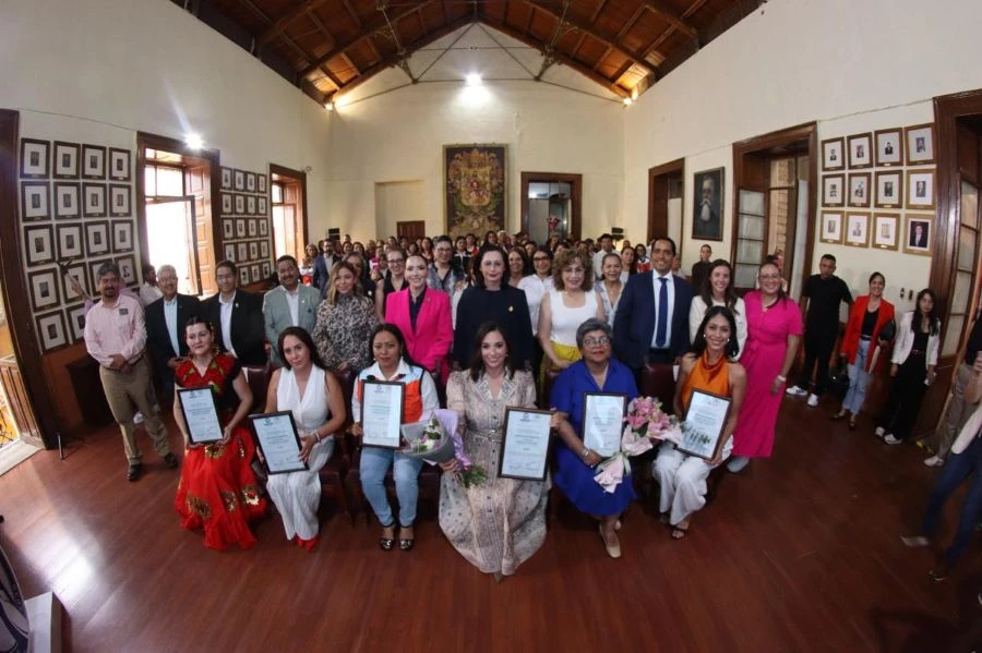 Capital reconoce a 'mujeres mineras'