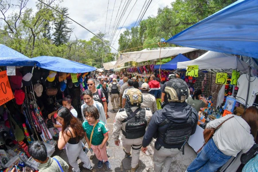 Cumple Cuévano con su tradición