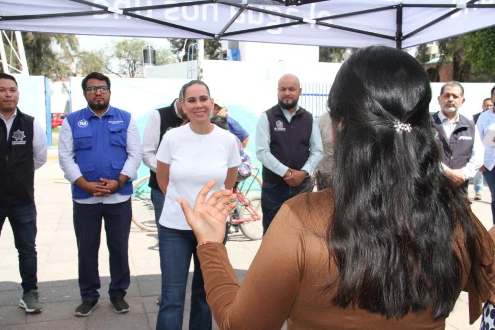 Dotan de agua potable a comunidad fresera
