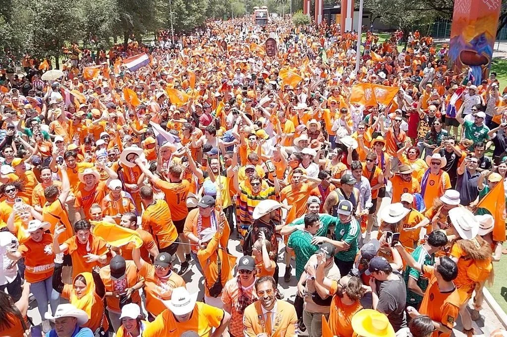 Acaba Marruecos con furor naranja de MC en Monterrey