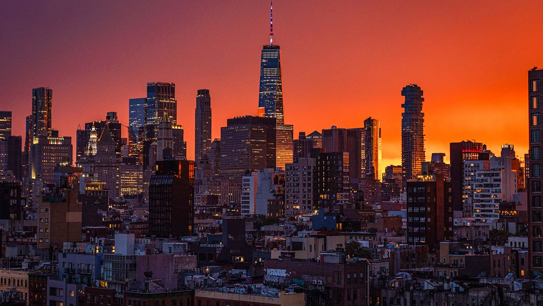 Sorprende a NYC un cielo en naranja y rojo
