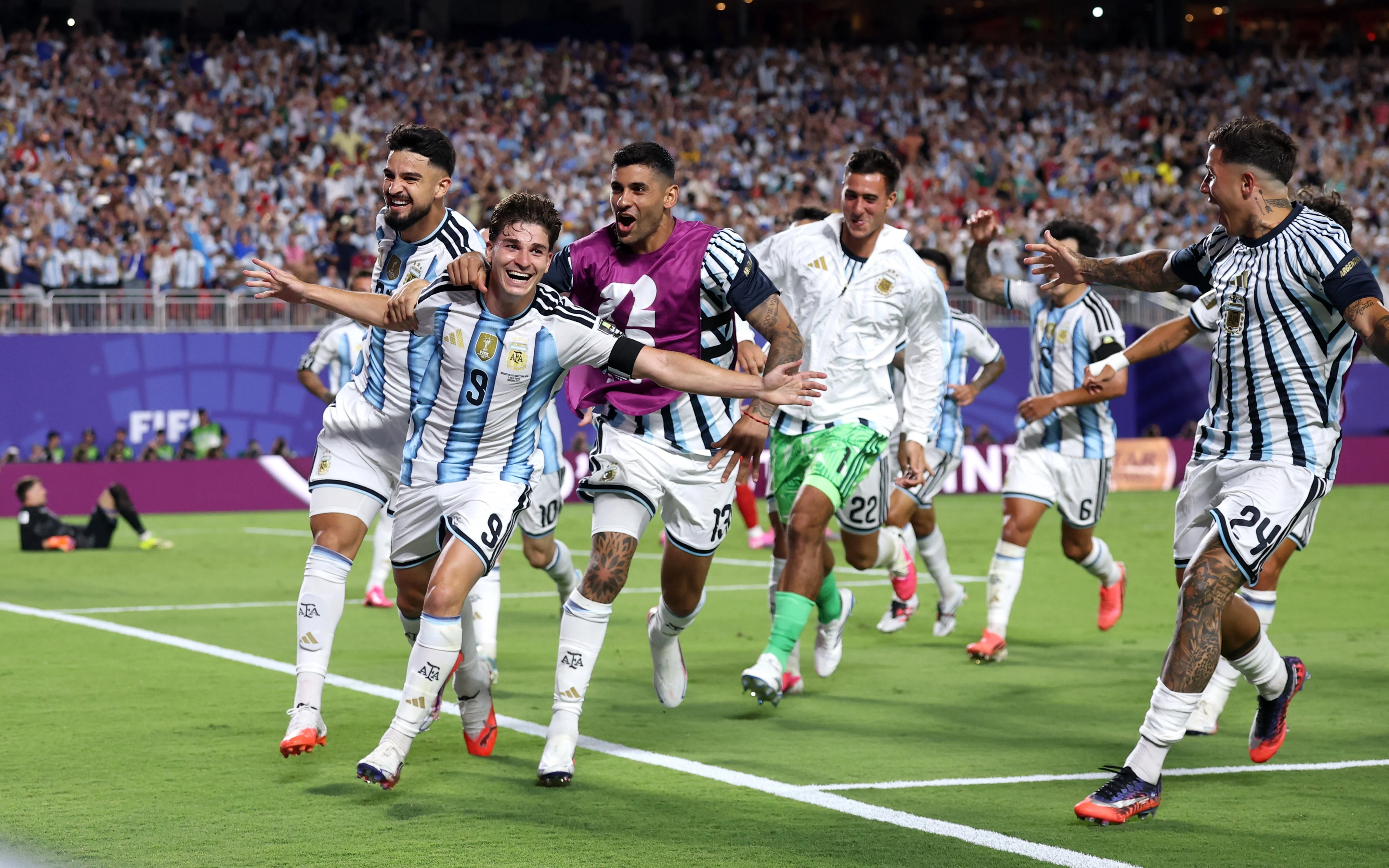 De forma agónica, Argentina vence a Suiza