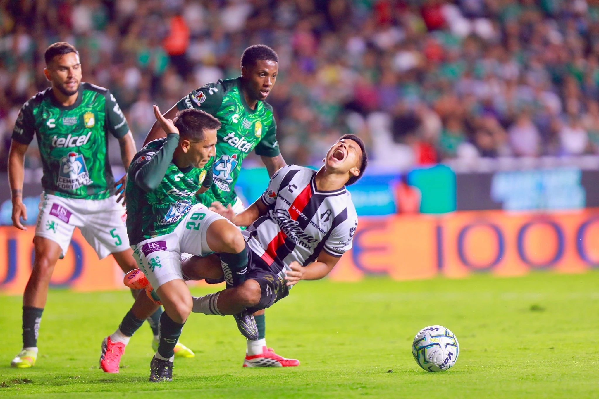 La Fiera hace de las suyas y pierde en su debut