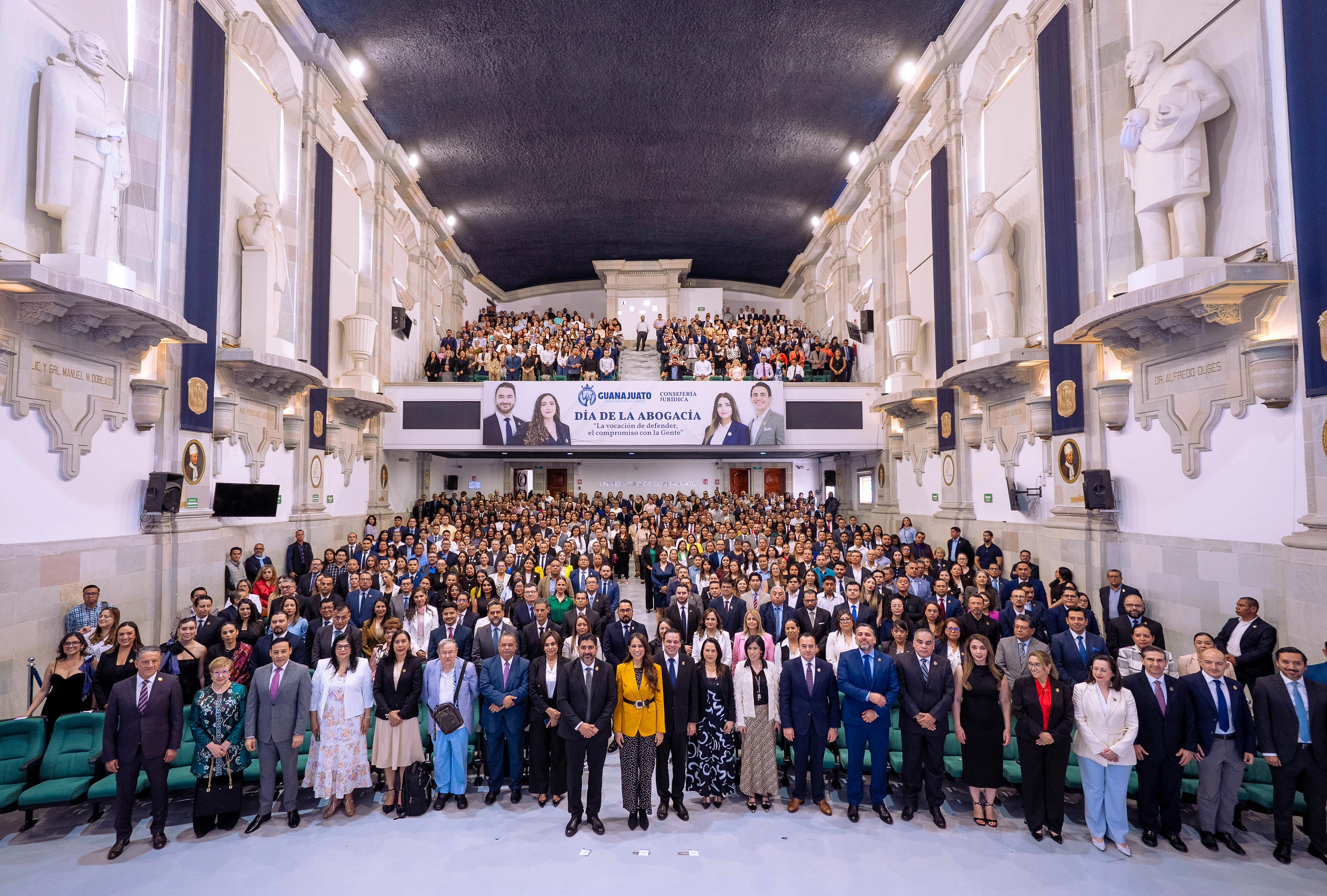 Reconoce Gobernadora a abogados