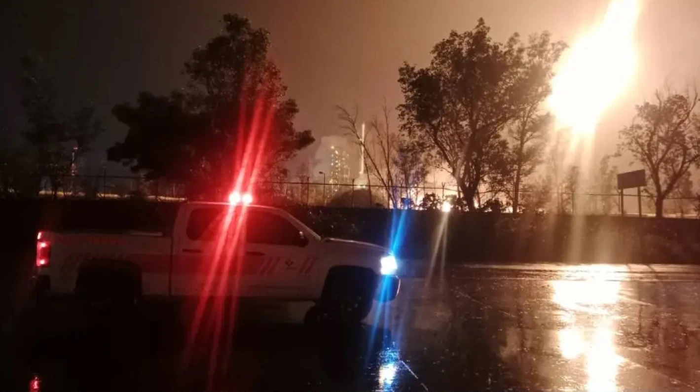 Explota y se incendia Refinería en Salamanca
