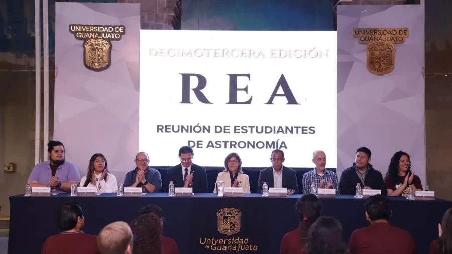 Astrónomos en la UG
