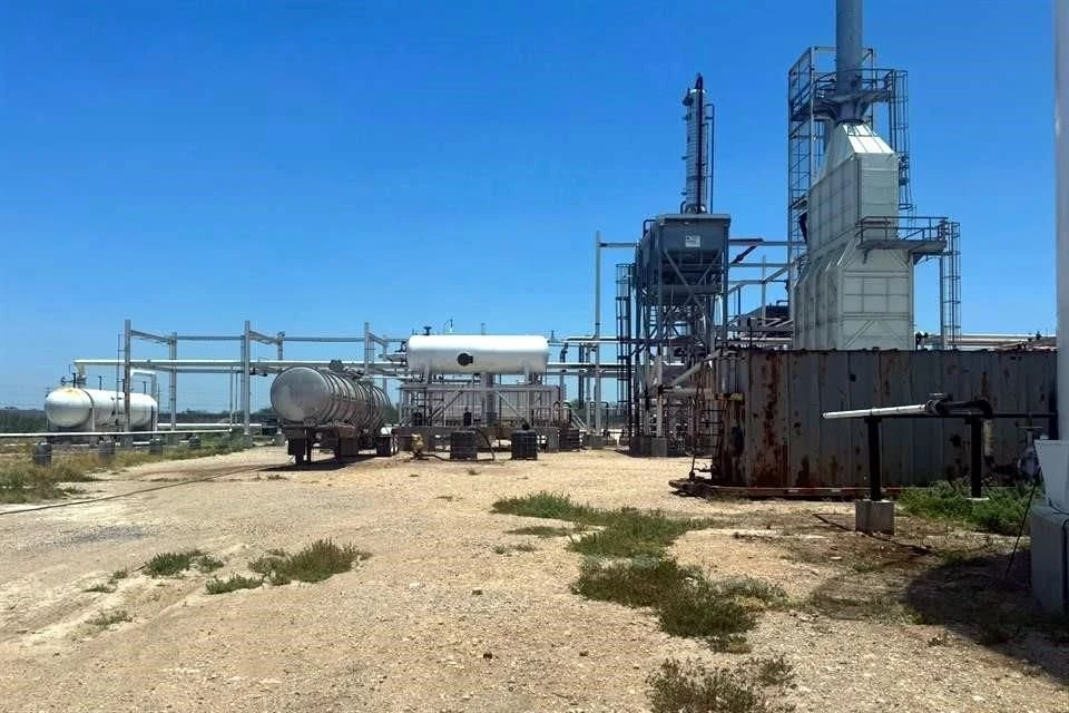 Sheinbaum llama ahora "centros de procesamiento" a las refinerías del huachicol