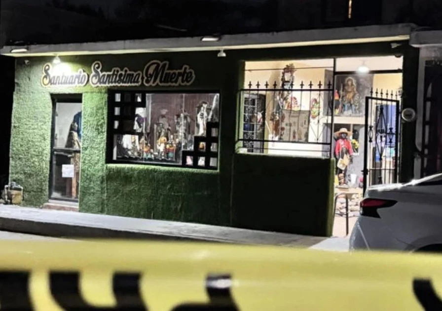 En su propia capilla, asesinan a encargada de la Santa Muerte
