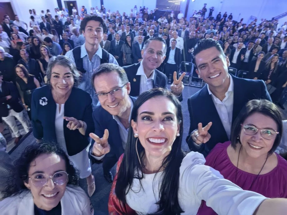 Conjunta informe de Senadora a cúpula panista