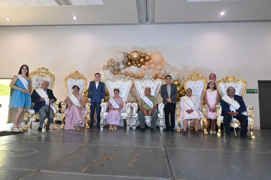 Capital homenajea a ancianos