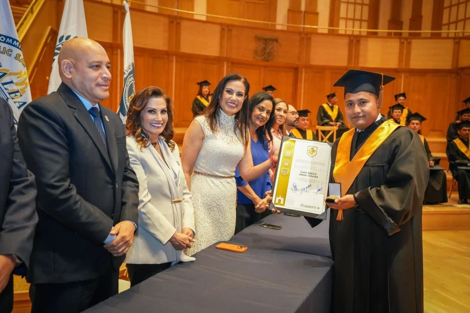 León vela por mayor seguridad mediante profesionalización