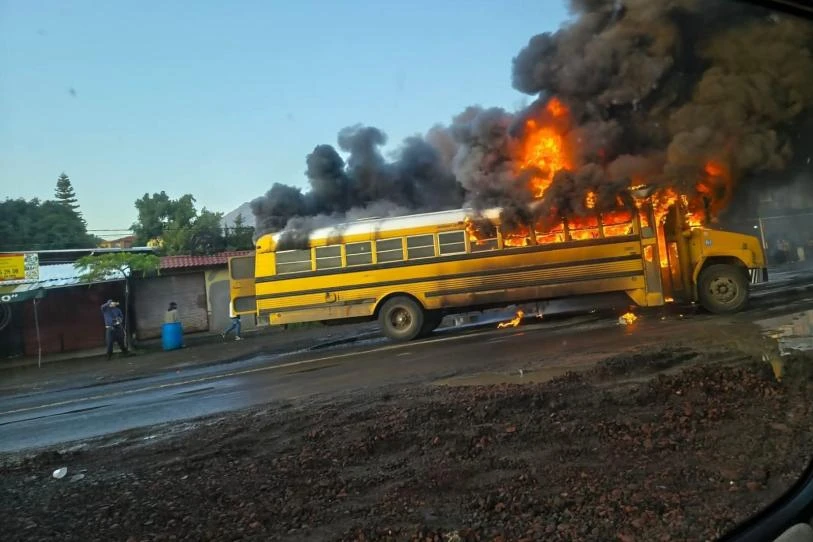 Arde Michoacán nuevamente; Guanajuato, alerta