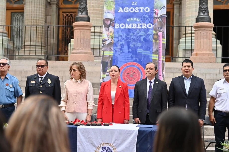 Conmemora Capital a bomberos
