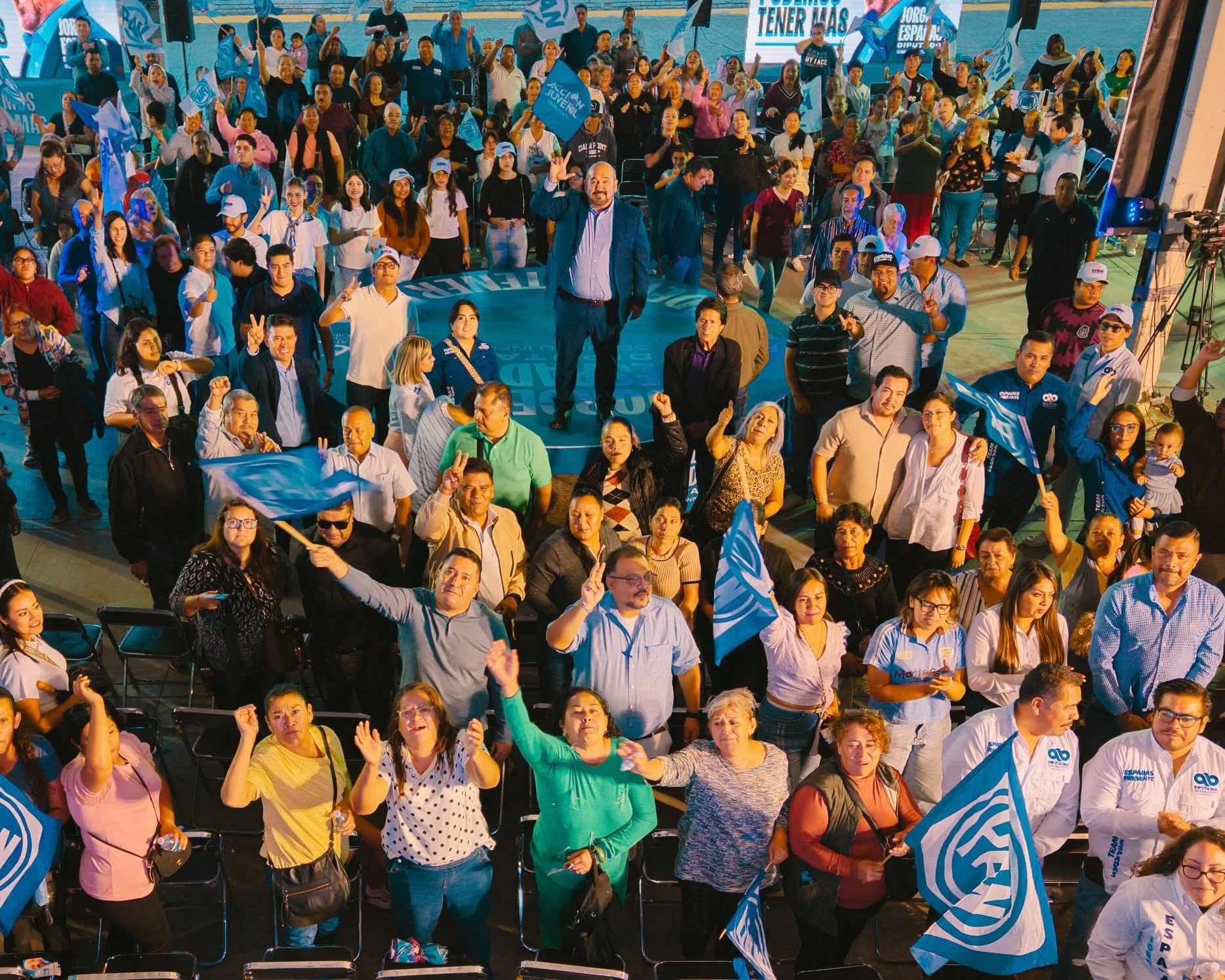 Continúa Espadas su camino entre la gente