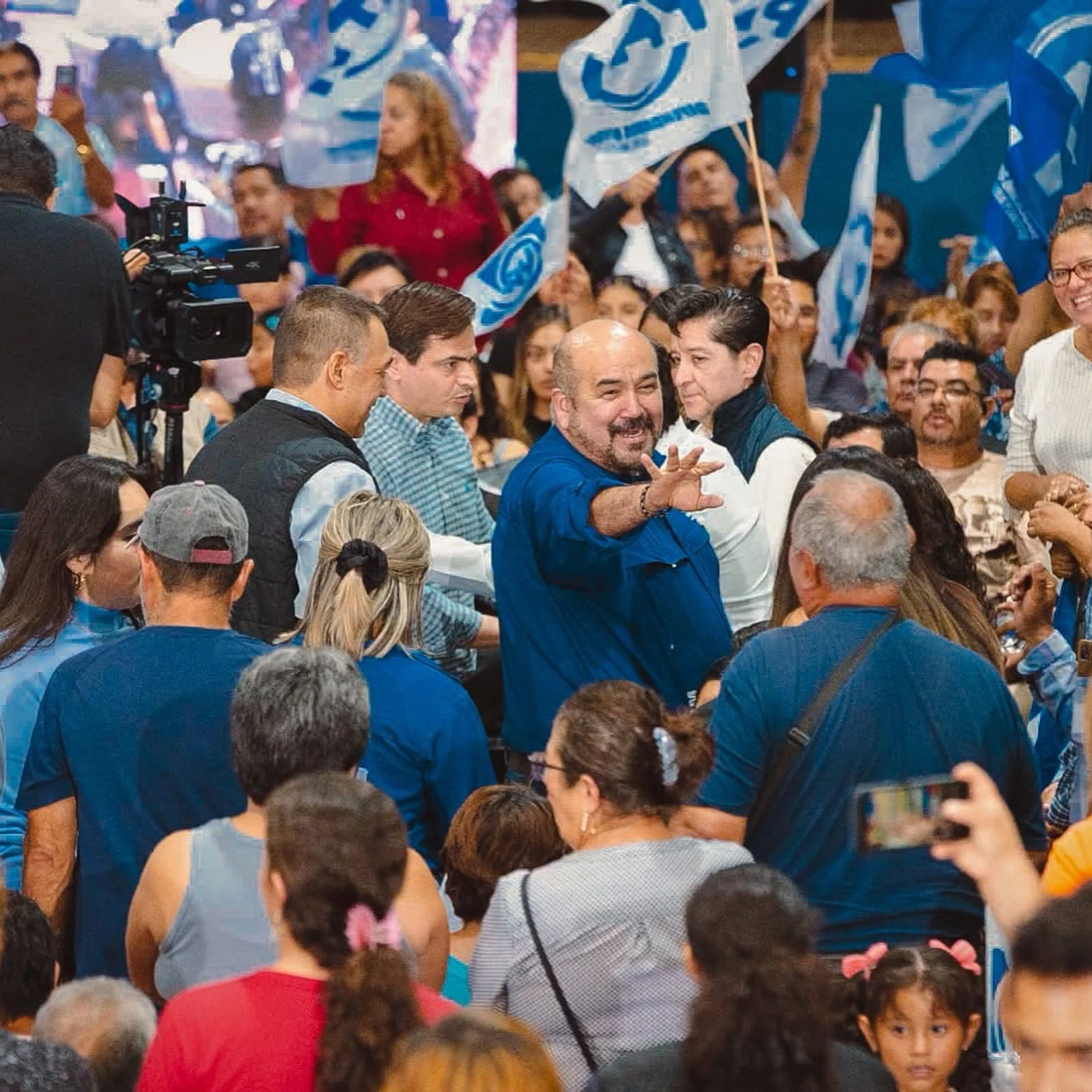 Le va bien a Espadas en su distrito
