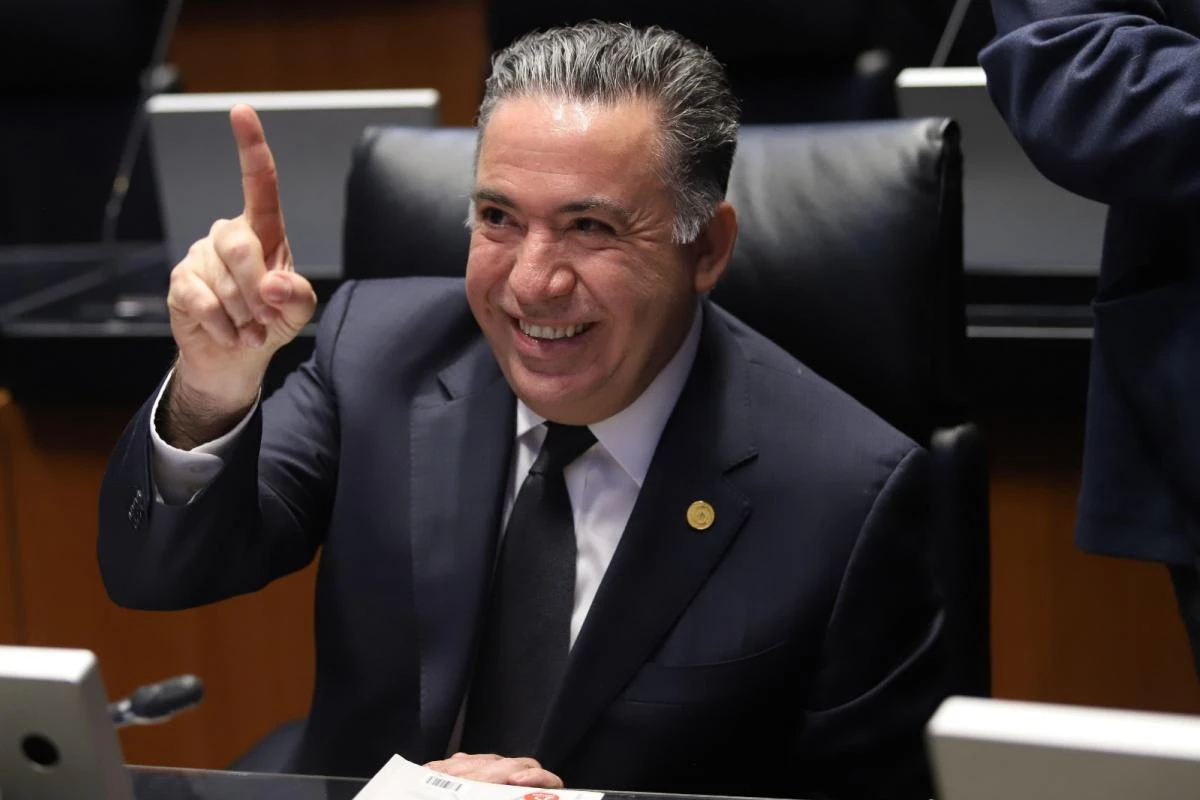 Enrique Inzunza deja la bancada de Morena en el Senado
