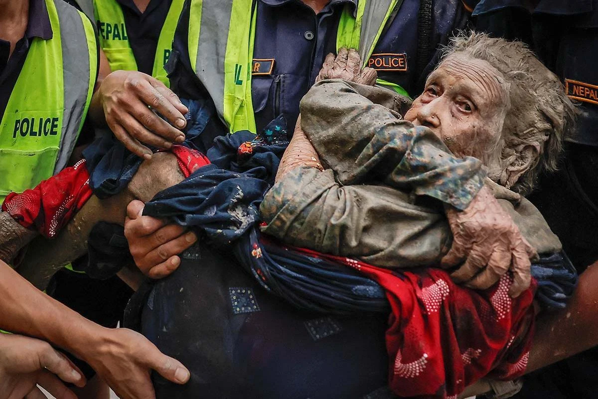 Lodo y mal clima 'ahorcan' a Nepal; víctimas mortales suman 675