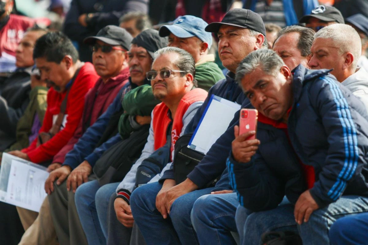Busca Morena embolsarse a pensionados y becados