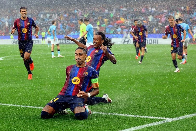 Barcelona goza bajo la lluvia: golea 5-1 al Feyenoord en Champions