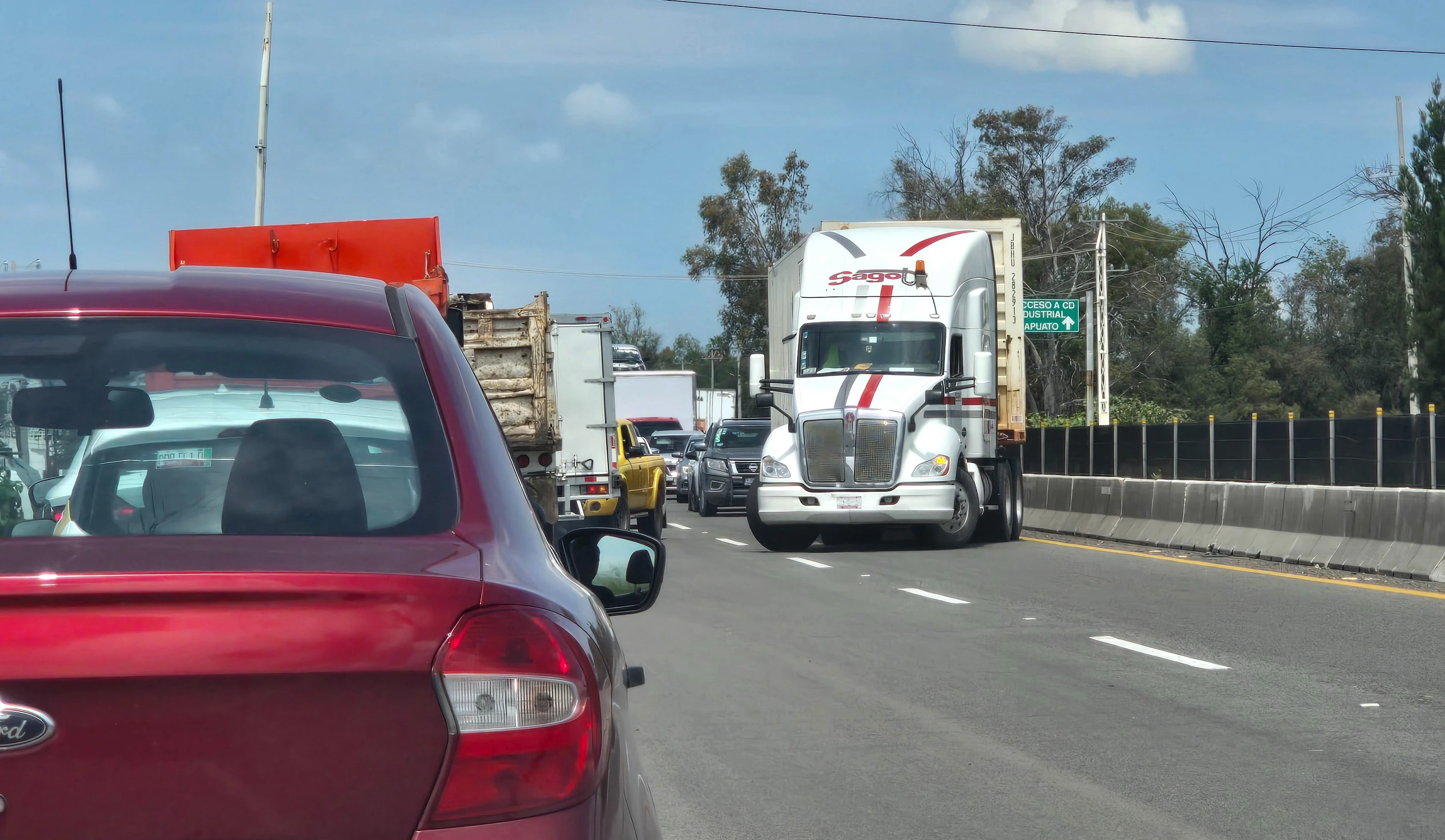 Bloquean 4 puntos carreteros en Guanajuato 