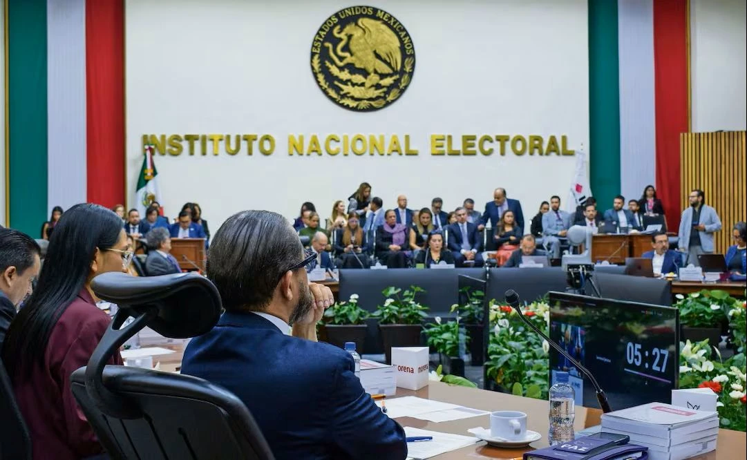 Sombra de AMLO ahoga de corrupción al INE