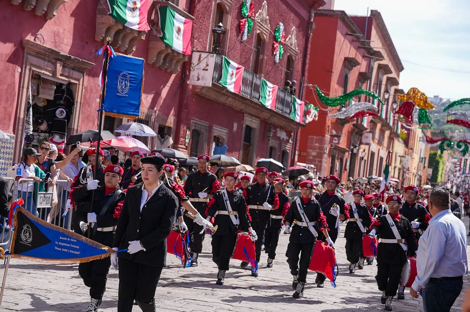 Conmemora Gobernadora 216 aniversario de la Independencia de México



