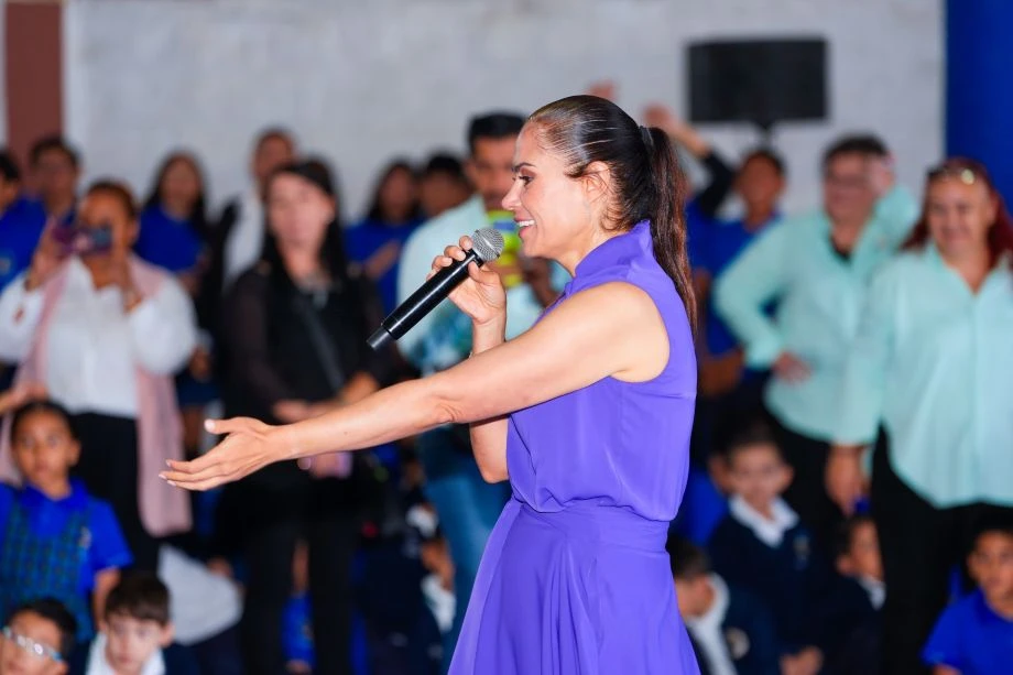 Impulsa Alcaldesa estudios de niños y adolescentes