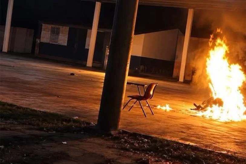 Acusan a pareja de brujería y la queman viva