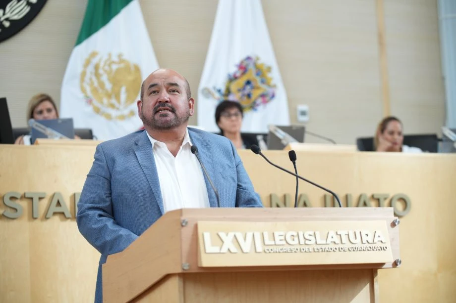 Jorge Espadas da esperanzas a acueducto