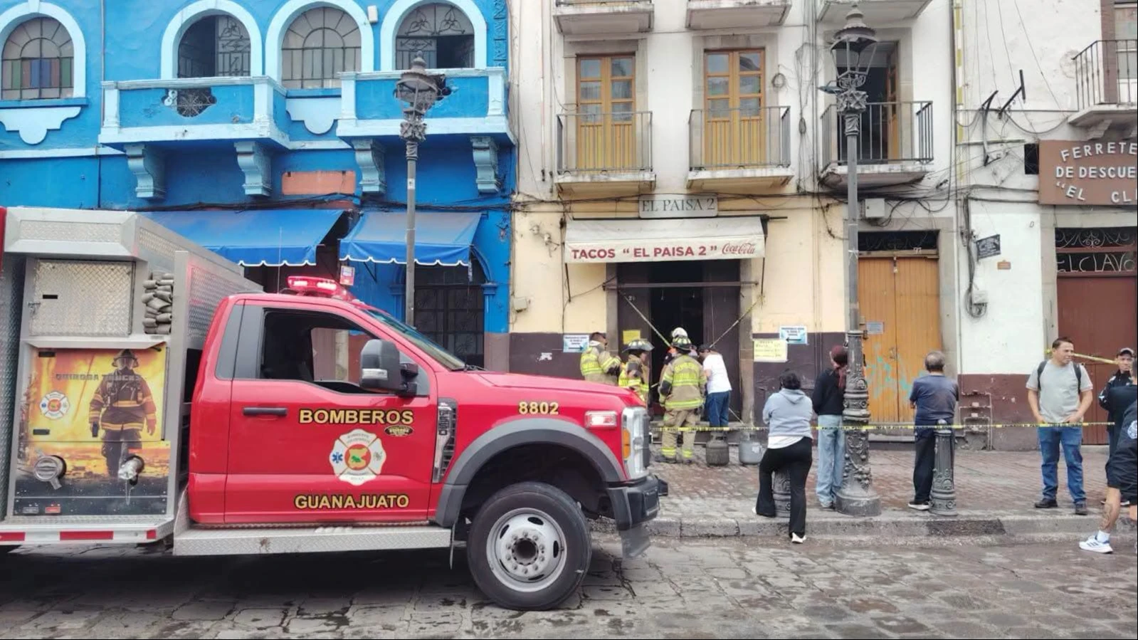 Devasta incendio emblemática taquería