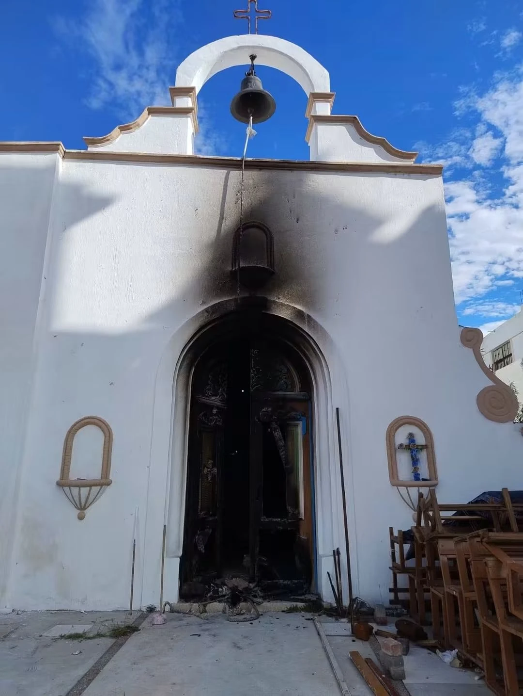 Queman iglesia en León 