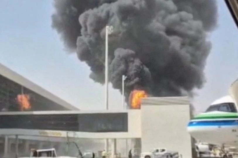Atacan aeropuerto de Riad