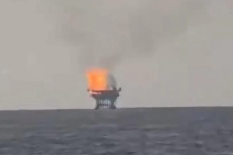 Se incendia plataforma marina en Sonda Marina de Campeche