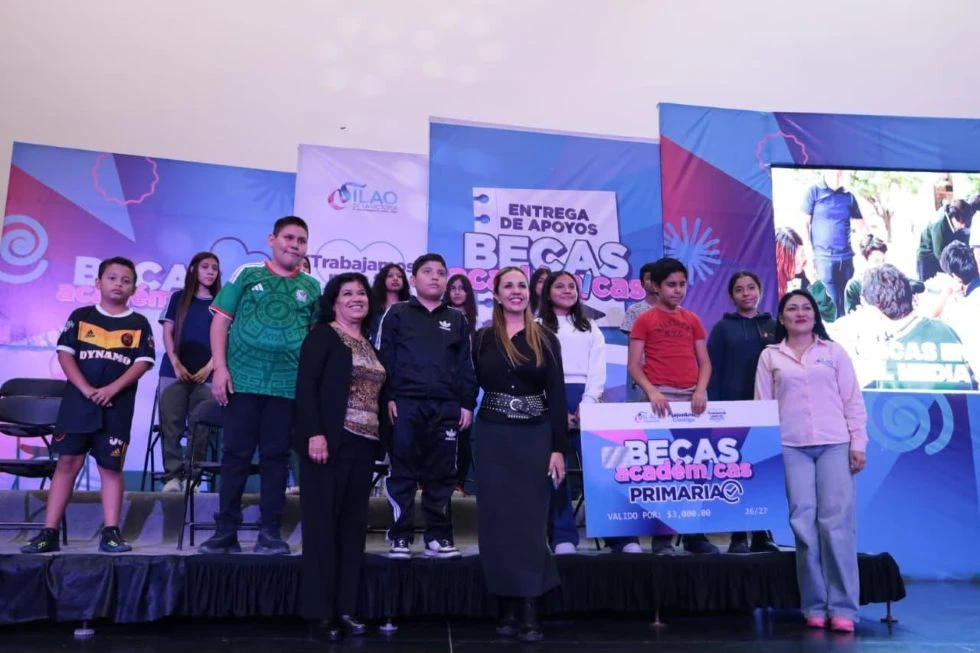 Suma Silao más becas entregadas