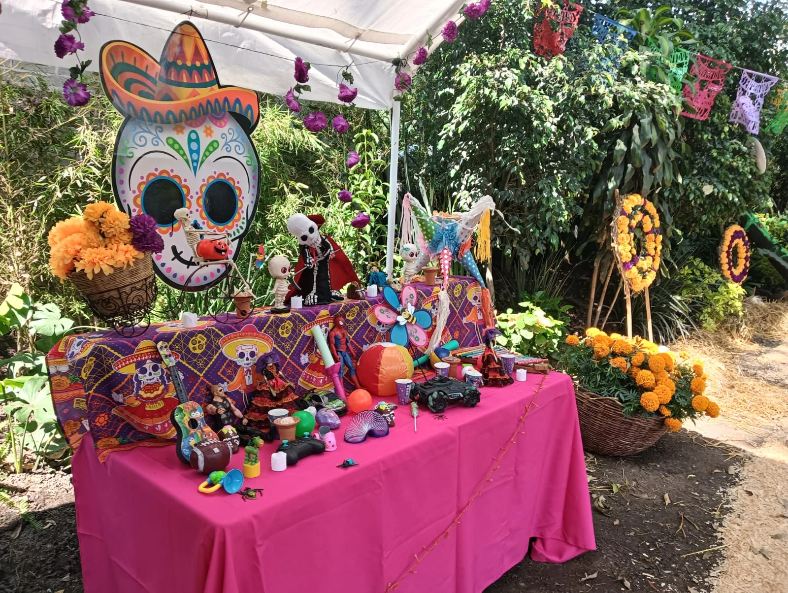 Lista la ofrenda en Los Viveros