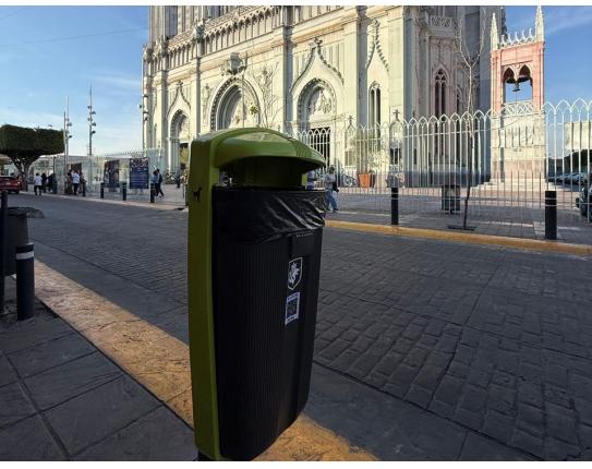 Cuidan papeleras para mascotas